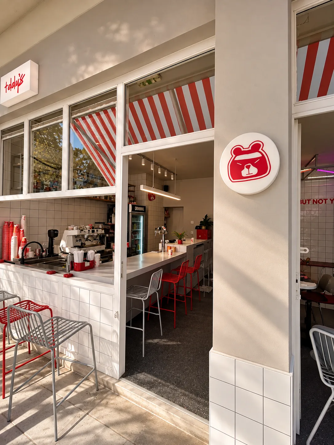 Teddy's Cafe — photograph 4