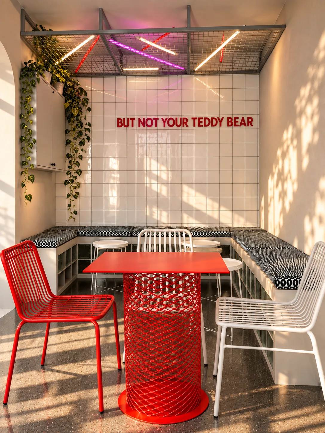 Teddy's Cafe — photograph 6