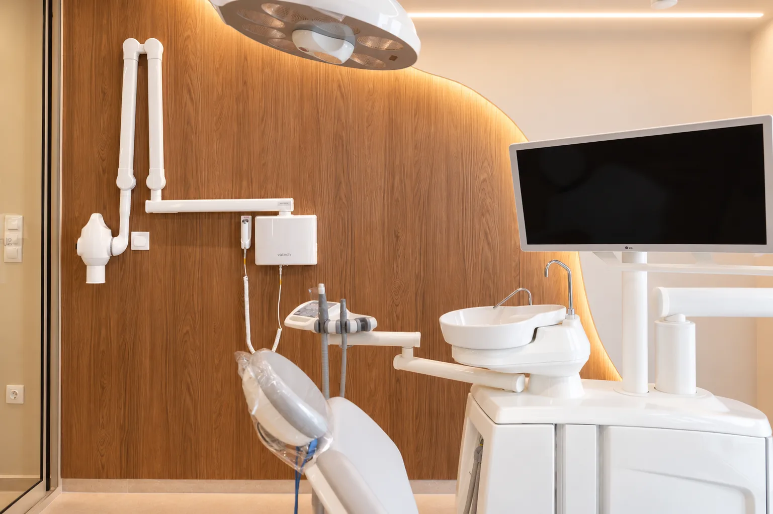 CM Dental Clinic — photograph 14